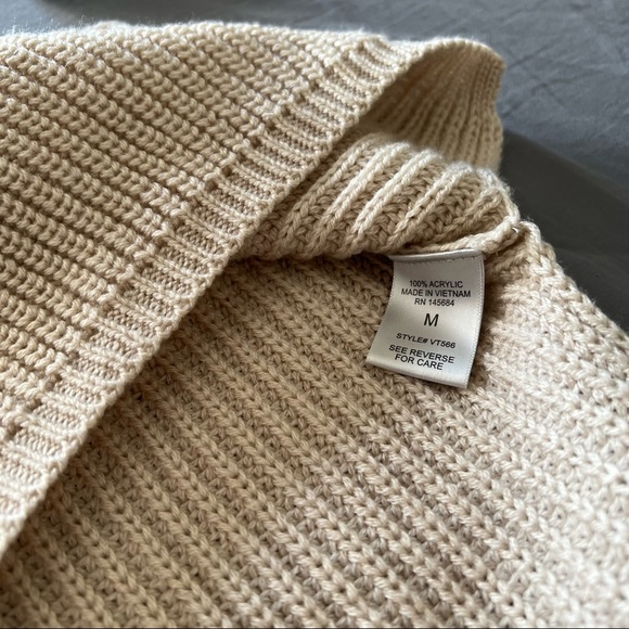 Cowl Neck Sleeveless Sweater - Picture 4 of 8